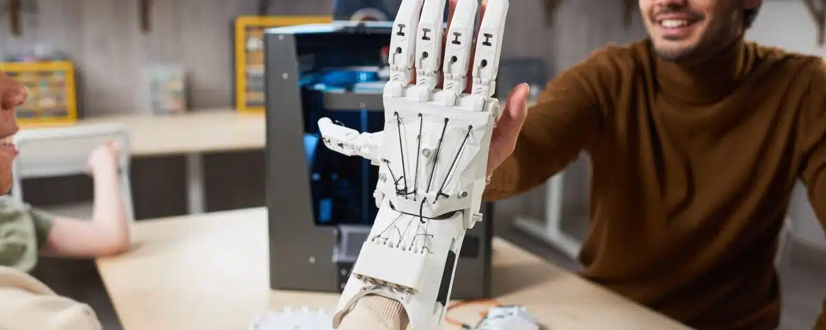 Student trying to control robotic arm
