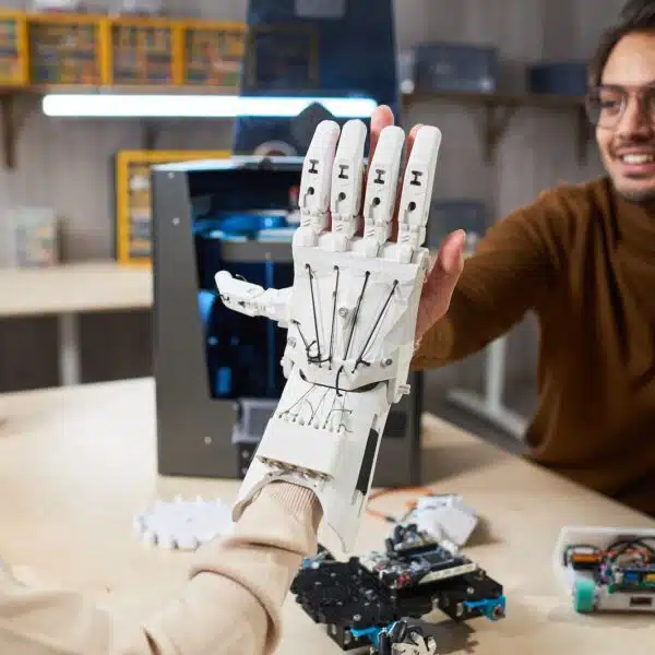 Student trying to control robotic arm