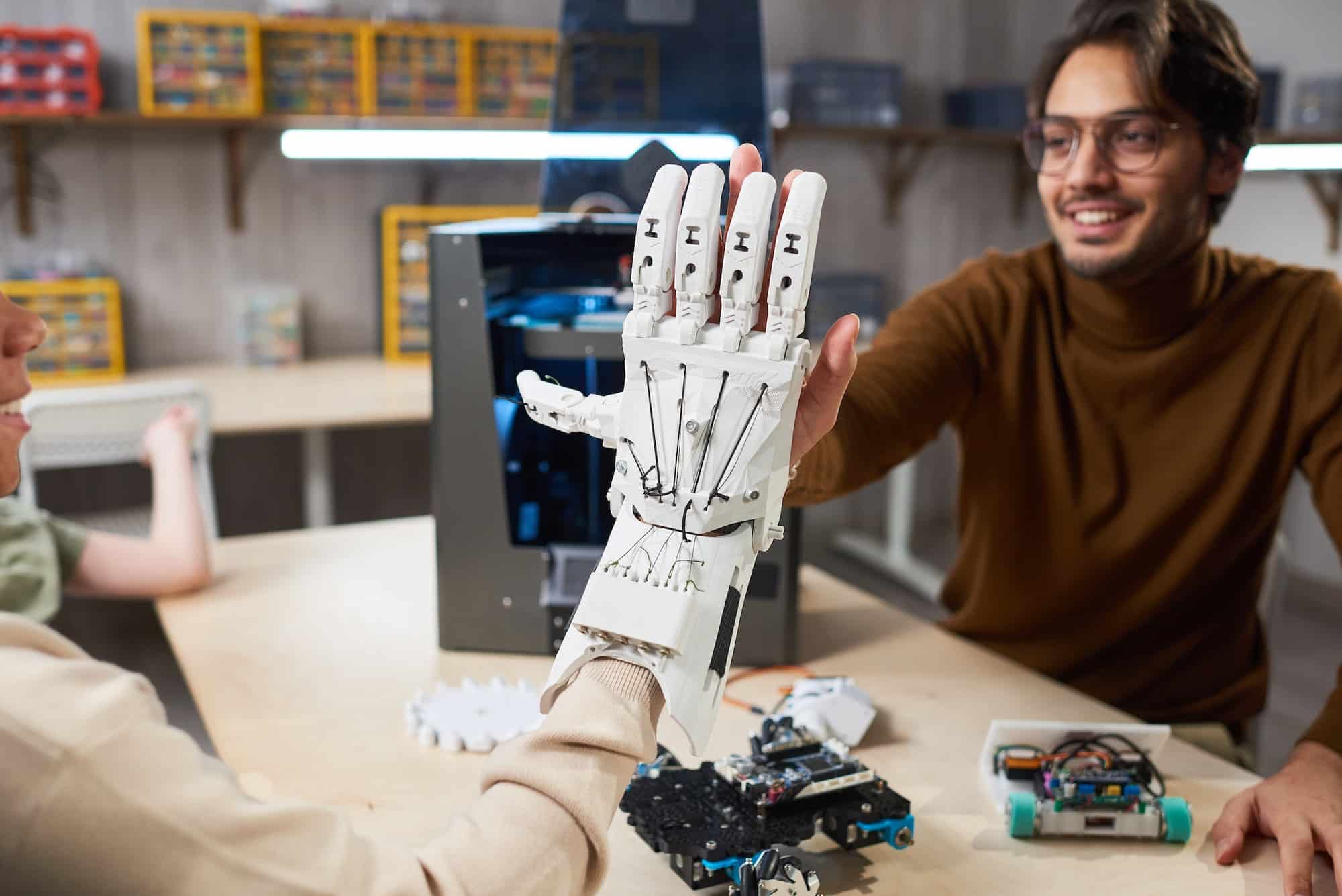 Student trying to control robotic arm